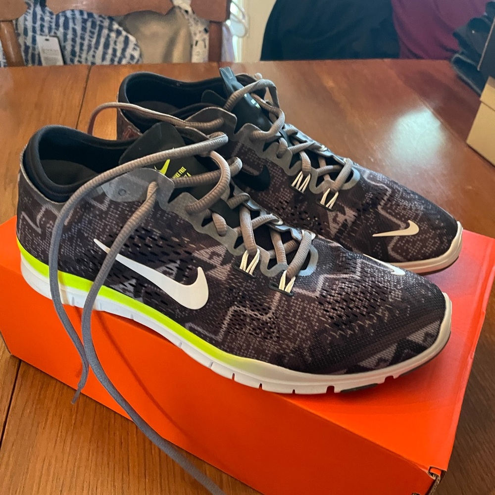 NEW Nike tennis shoes